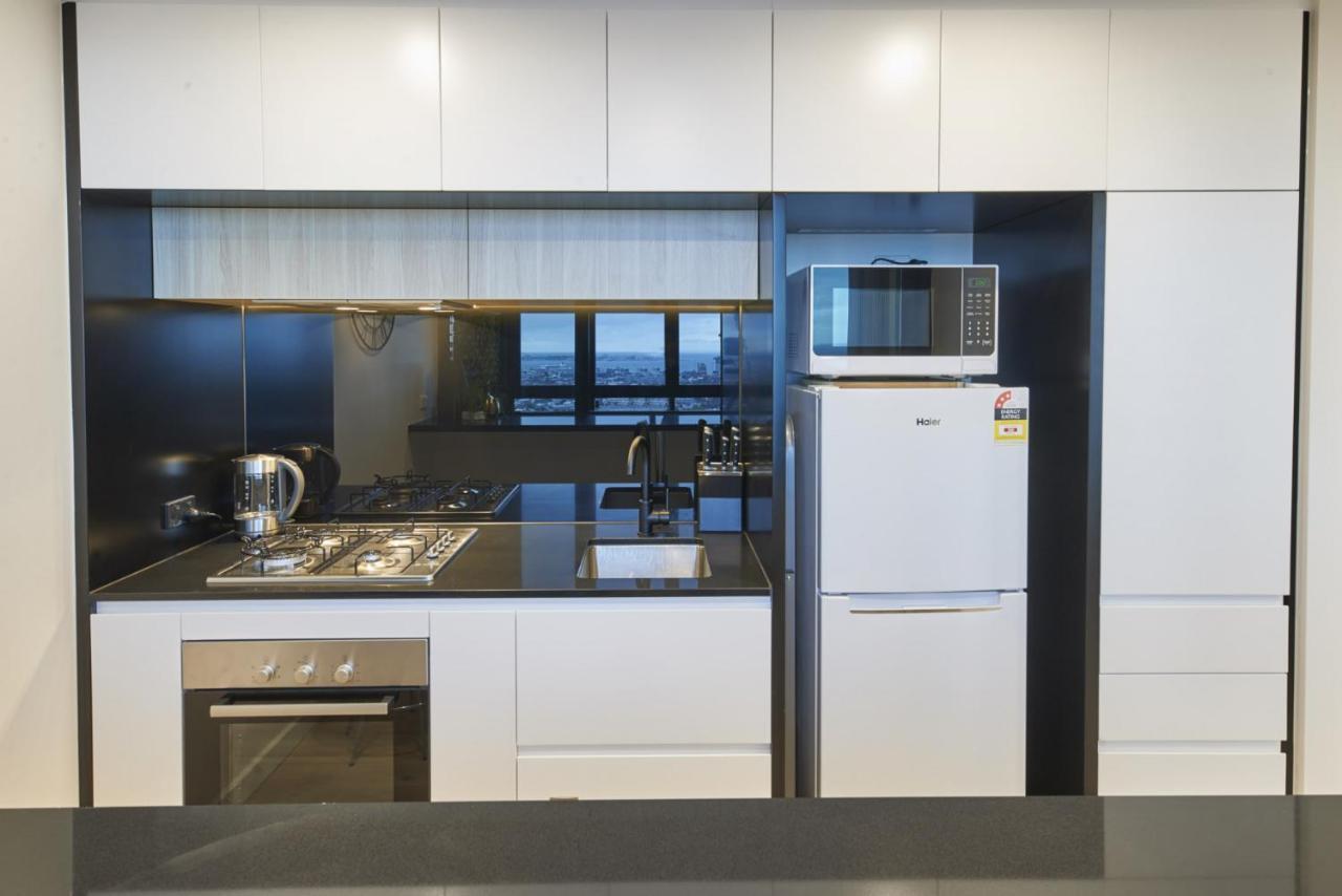 Mega Style Apartments The International เมลเบิร์น ภายนอก รูปภาพ