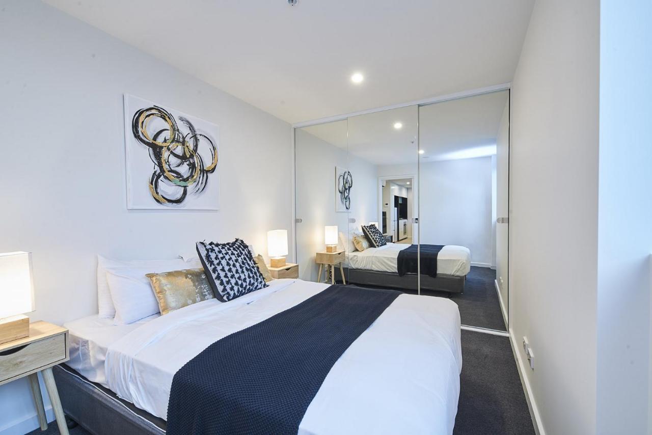 Mega Style Apartments The International เมลเบิร์น ภายนอก รูปภาพ